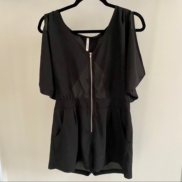 My Story Open Back Romper - Picture 2 of 7